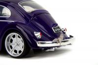 Wednesday auto 1972 VW Beetle 1:24 a figurka Wednesday